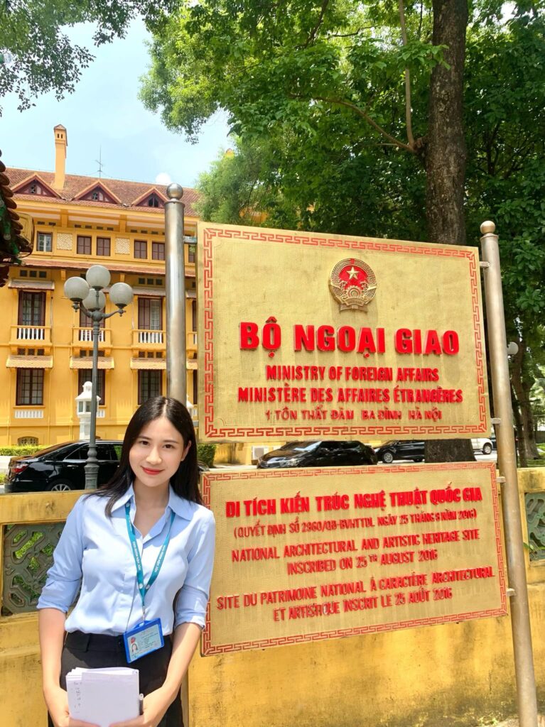 Triệu Nguyễn Huyền Trang - Bộ Ngoại Giao